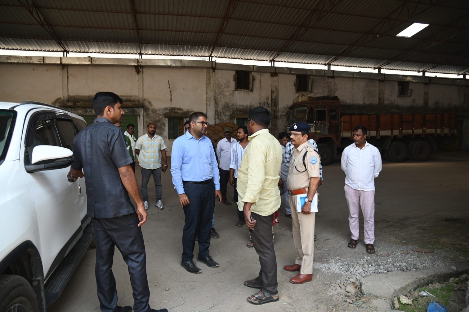 మొక్కజొన్న నిల్వకు అదనంగా 5 వేల మెట్రిక్ టన్నుల సామర్థ్యం గల గోదాం సిద్ధం: జిల్లా కలెక్టర్ కోయ శ్రీ హర్ష